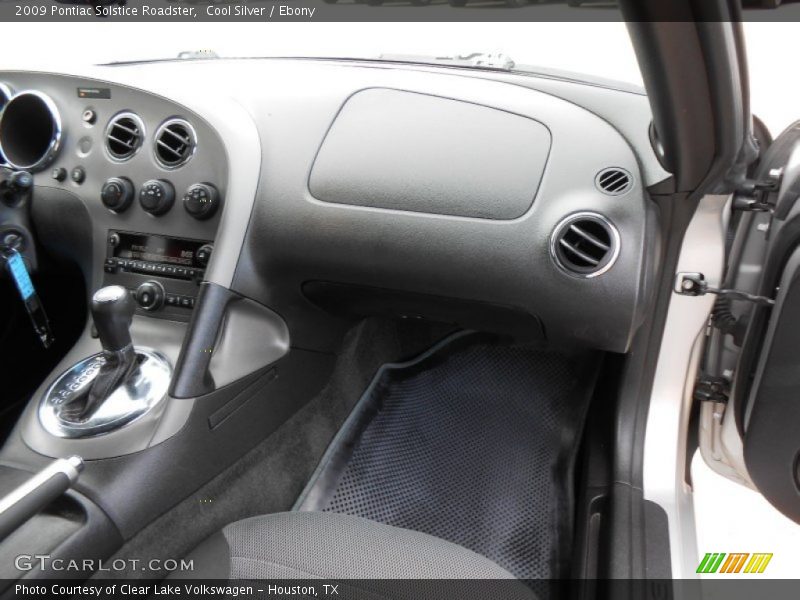 Cool Silver / Ebony 2009 Pontiac Solstice Roadster