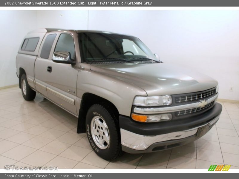 Front 3/4 View of 2002 Silverado 1500 Extended Cab