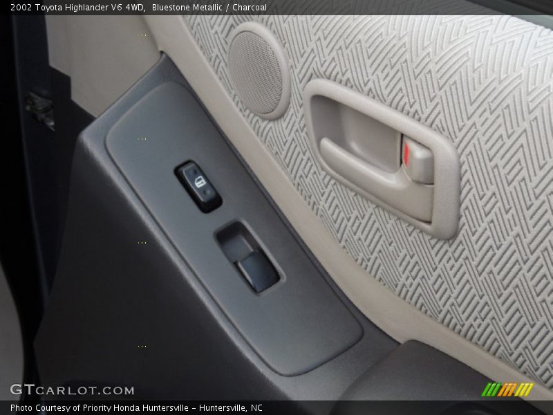 Bluestone Metallic / Charcoal 2002 Toyota Highlander V6 4WD