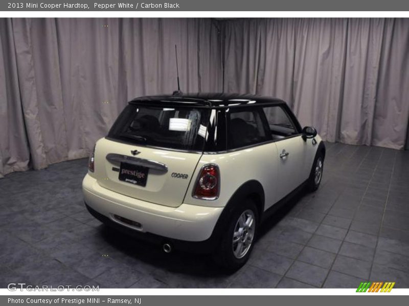Pepper White / Carbon Black 2013 Mini Cooper Hardtop