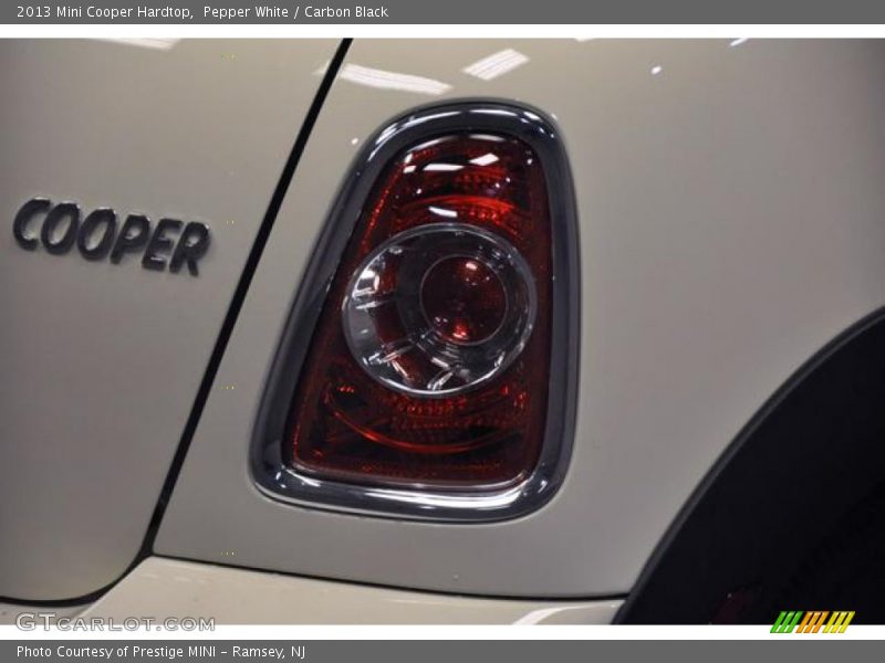 Pepper White / Carbon Black 2013 Mini Cooper Hardtop