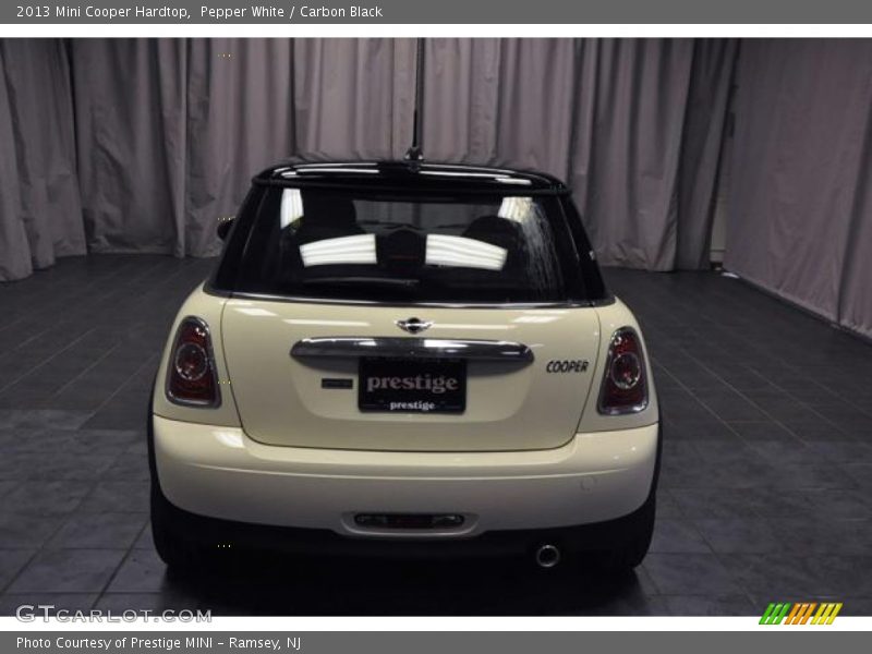Pepper White / Carbon Black 2013 Mini Cooper Hardtop