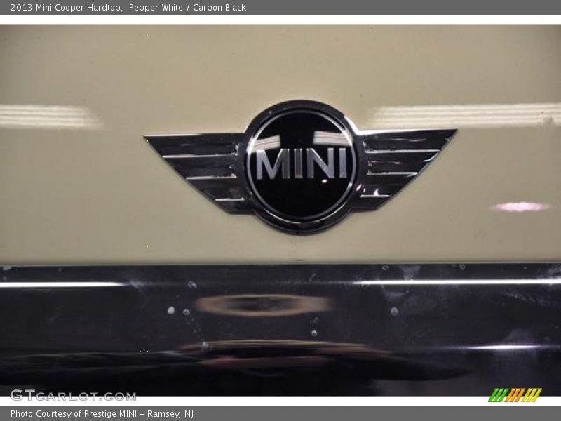 Pepper White / Carbon Black 2013 Mini Cooper Hardtop