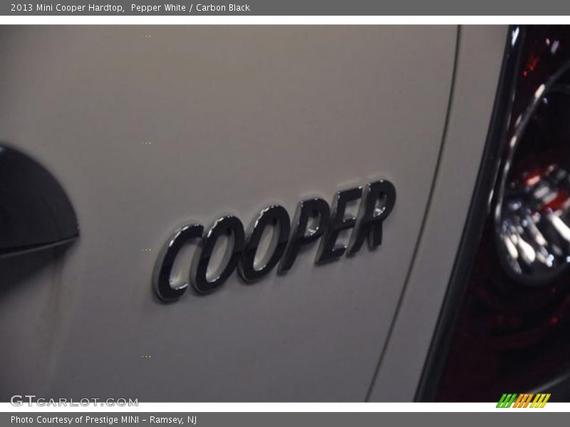 Pepper White / Carbon Black 2013 Mini Cooper Hardtop