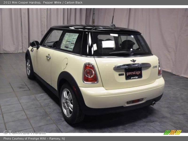Pepper White / Carbon Black 2013 Mini Cooper Hardtop