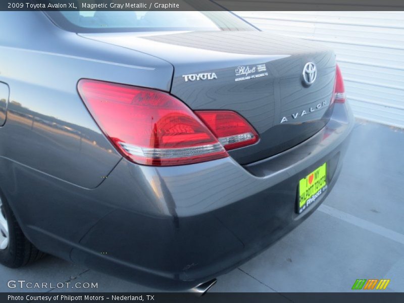 Magnetic Gray Metallic / Graphite 2009 Toyota Avalon XL