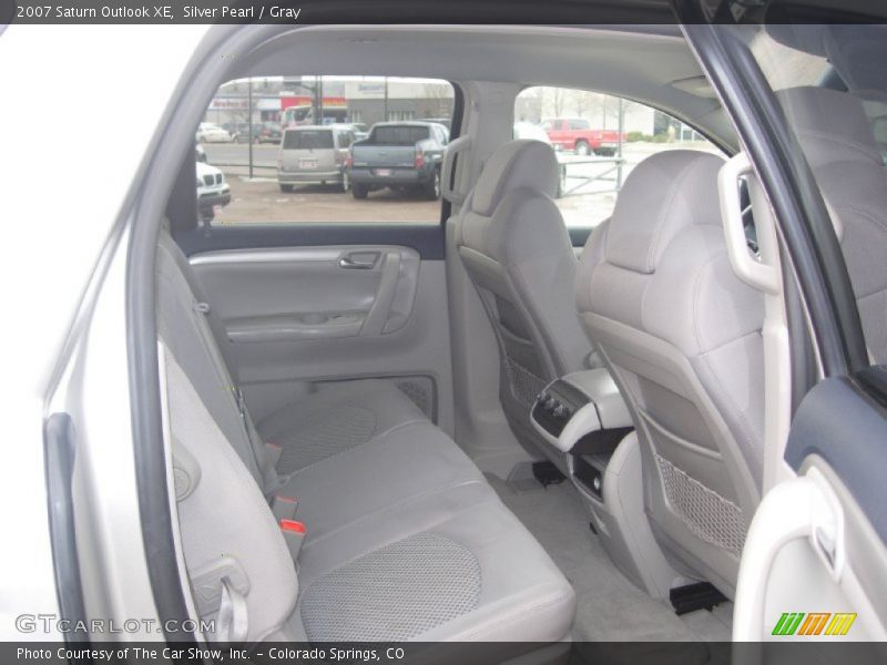 Silver Pearl / Gray 2007 Saturn Outlook XE