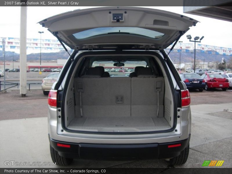 Silver Pearl / Gray 2007 Saturn Outlook XE