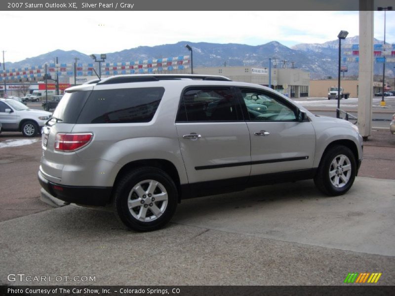 Silver Pearl / Gray 2007 Saturn Outlook XE