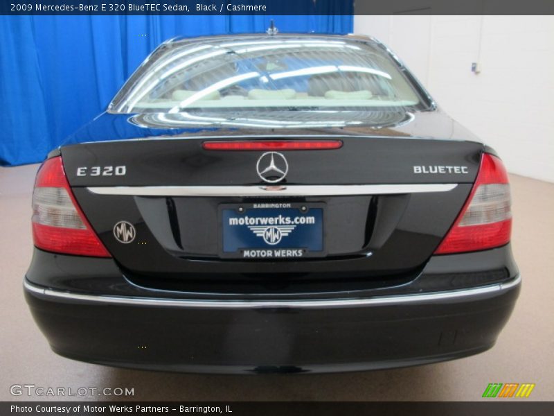 Black / Cashmere 2009 Mercedes-Benz E 320 BlueTEC Sedan