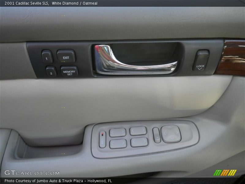 White Diamond / Oatmeal 2001 Cadillac Seville SLS