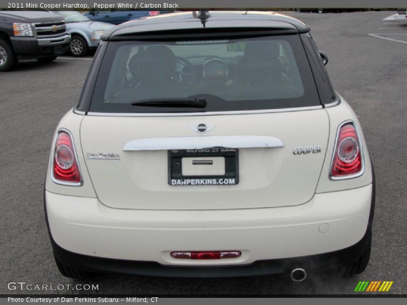 Pepper White / Carbon Black 2011 Mini Cooper Hardtop