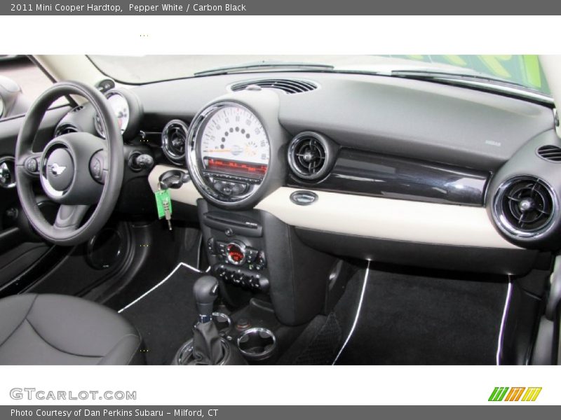 Pepper White / Carbon Black 2011 Mini Cooper Hardtop