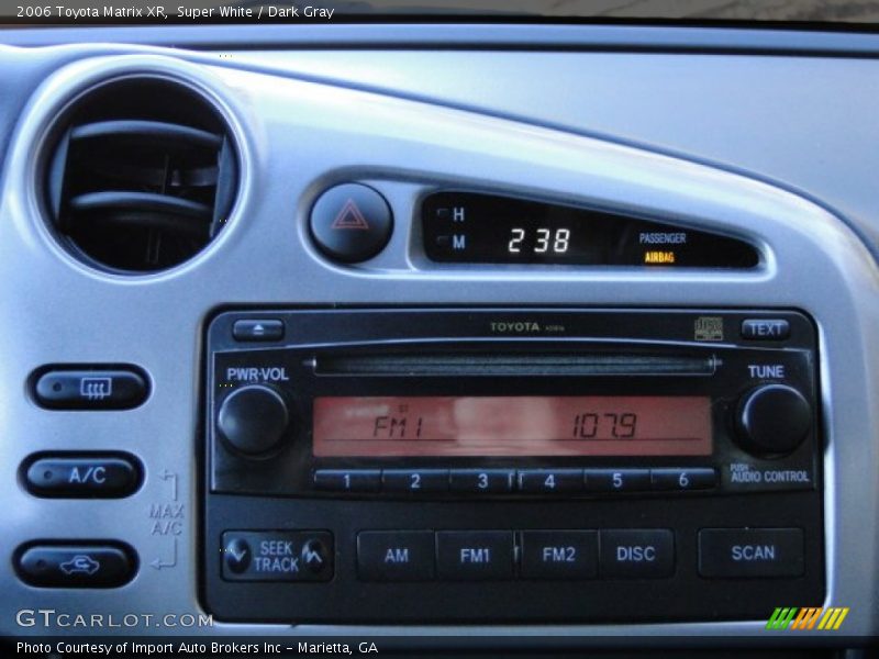 Super White / Dark Gray 2006 Toyota Matrix XR