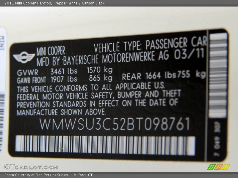 Pepper White / Carbon Black 2011 Mini Cooper Hardtop