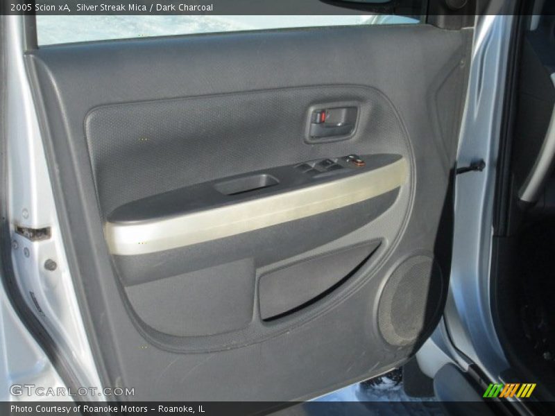 Silver Streak Mica / Dark Charcoal 2005 Scion xA