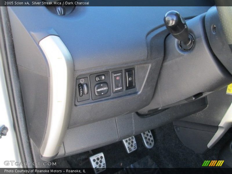 Silver Streak Mica / Dark Charcoal 2005 Scion xA