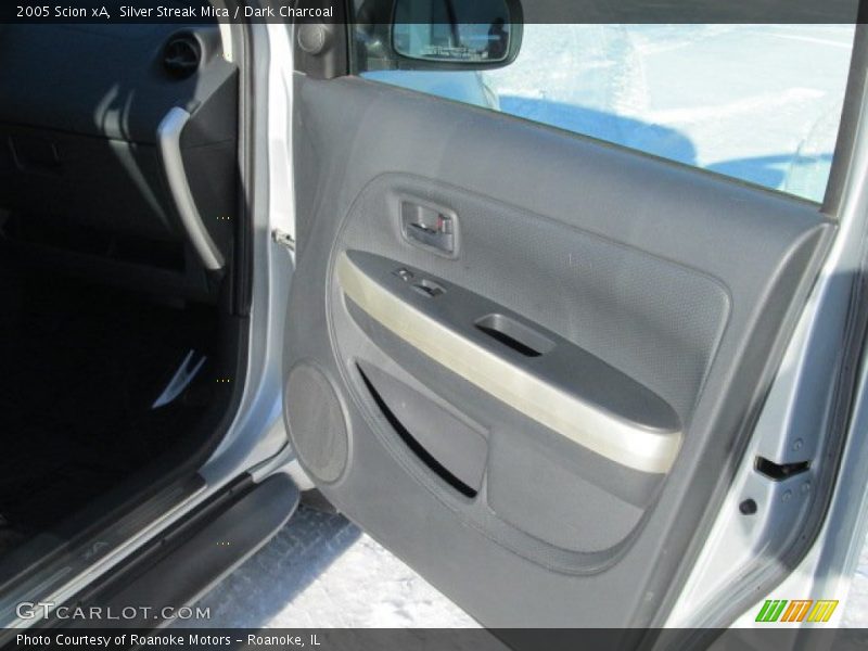 Silver Streak Mica / Dark Charcoal 2005 Scion xA