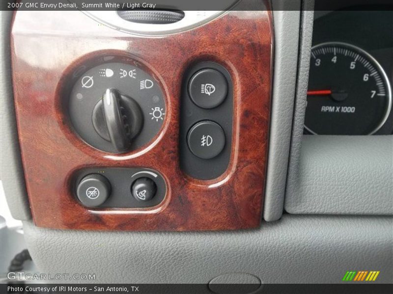 Summit White / Light Gray 2007 GMC Envoy Denali