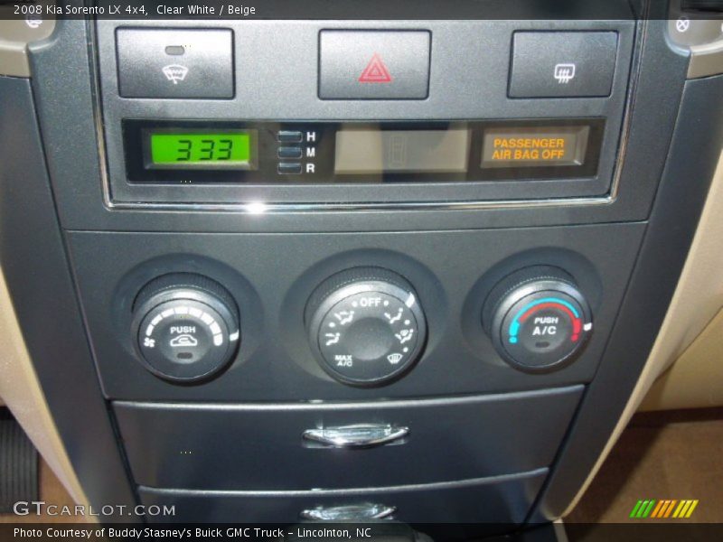 Clear White / Beige 2008 Kia Sorento LX 4x4