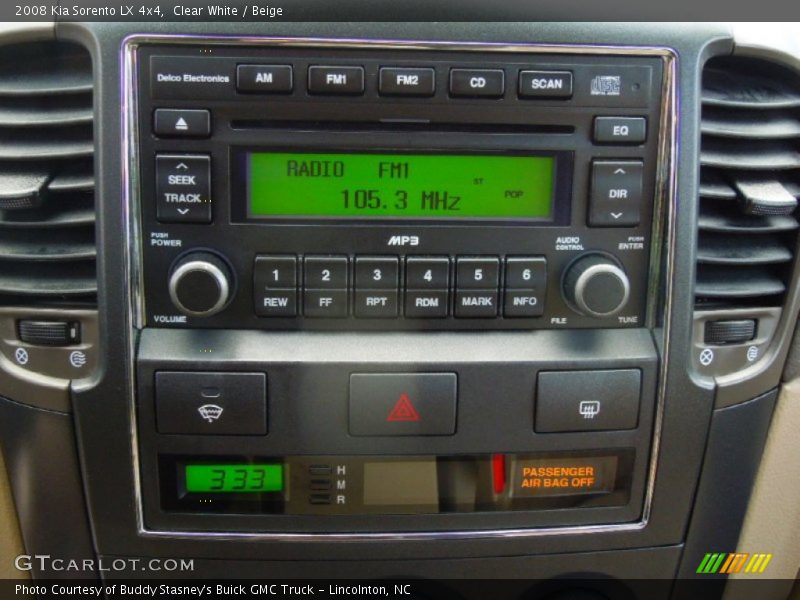 Clear White / Beige 2008 Kia Sorento LX 4x4