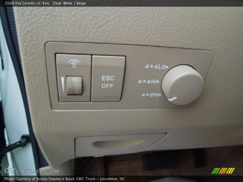 Clear White / Beige 2008 Kia Sorento LX 4x4