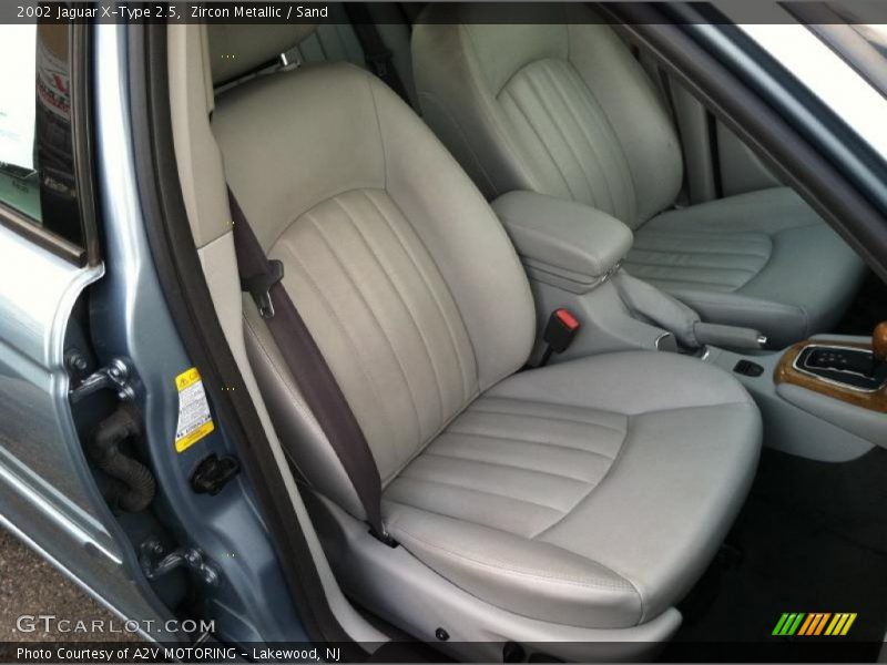 Zircon Metallic / Sand 2002 Jaguar X-Type 2.5