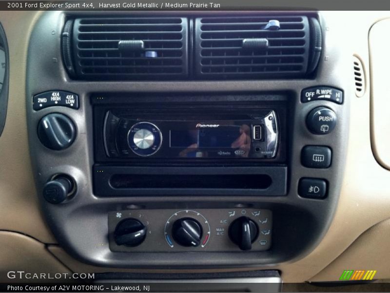 Harvest Gold Metallic / Medium Prairie Tan 2001 Ford Explorer Sport 4x4