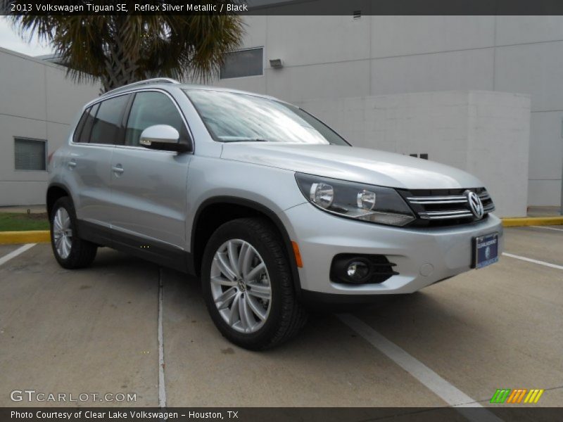 Reflex Silver Metallic / Black 2013 Volkswagen Tiguan SE