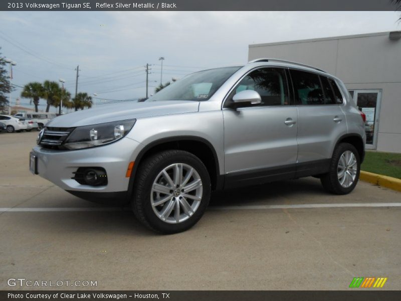 Reflex Silver Metallic / Black 2013 Volkswagen Tiguan SE