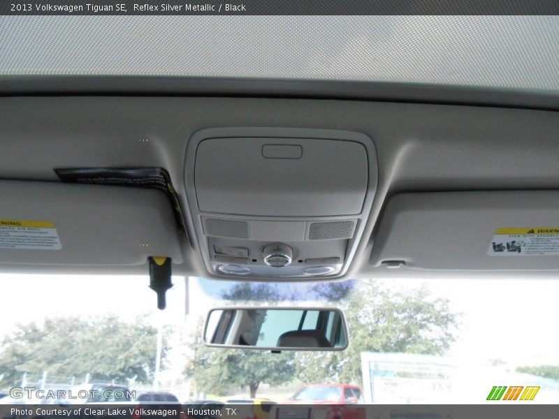 Reflex Silver Metallic / Black 2013 Volkswagen Tiguan SE