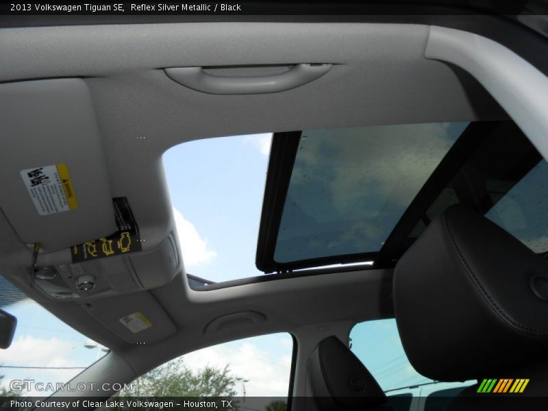 Reflex Silver Metallic / Black 2013 Volkswagen Tiguan SE