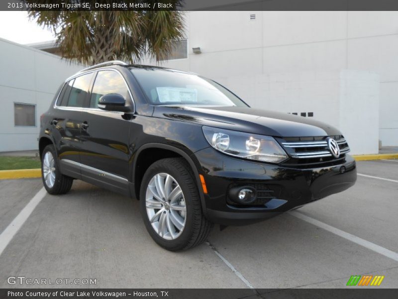 Deep Black Metallic / Black 2013 Volkswagen Tiguan SE