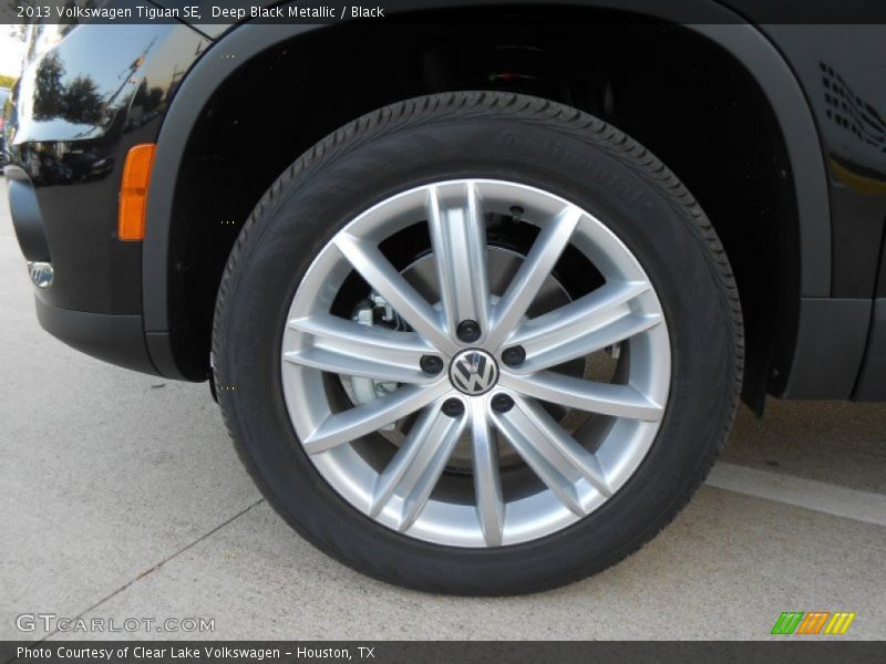 Deep Black Metallic / Black 2013 Volkswagen Tiguan SE