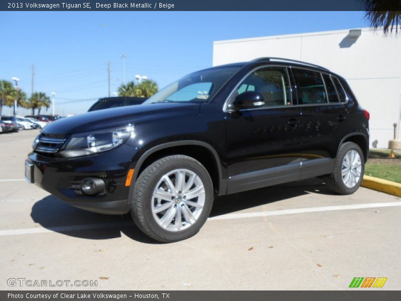 Deep Black Metallic / Beige 2013 Volkswagen Tiguan SE