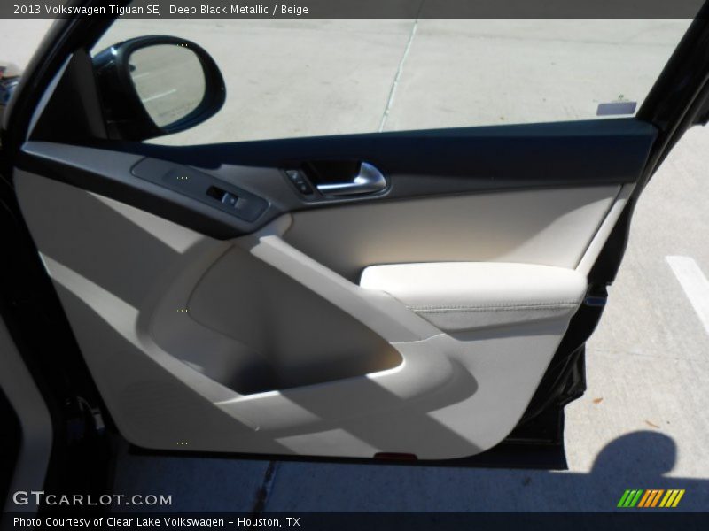 Deep Black Metallic / Beige 2013 Volkswagen Tiguan SE