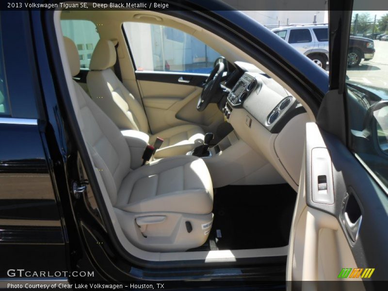 Deep Black Metallic / Beige 2013 Volkswagen Tiguan SE