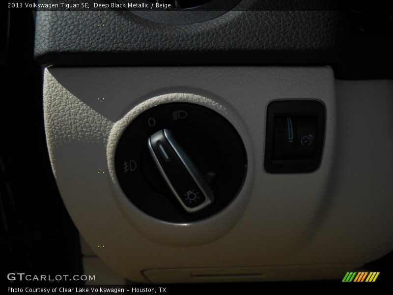 Deep Black Metallic / Beige 2013 Volkswagen Tiguan SE