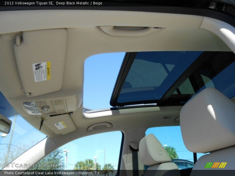 Deep Black Metallic / Beige 2013 Volkswagen Tiguan SE