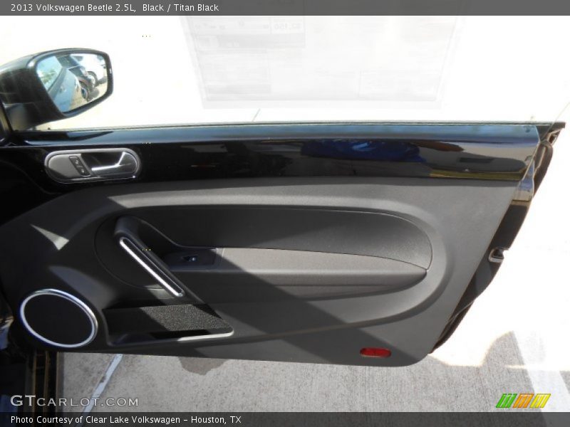 Black / Titan Black 2013 Volkswagen Beetle 2.5L