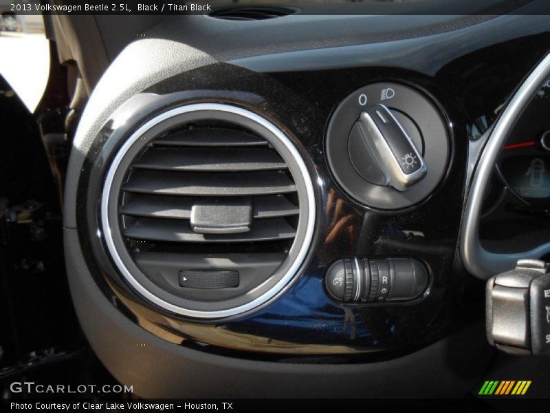 Black / Titan Black 2013 Volkswagen Beetle 2.5L