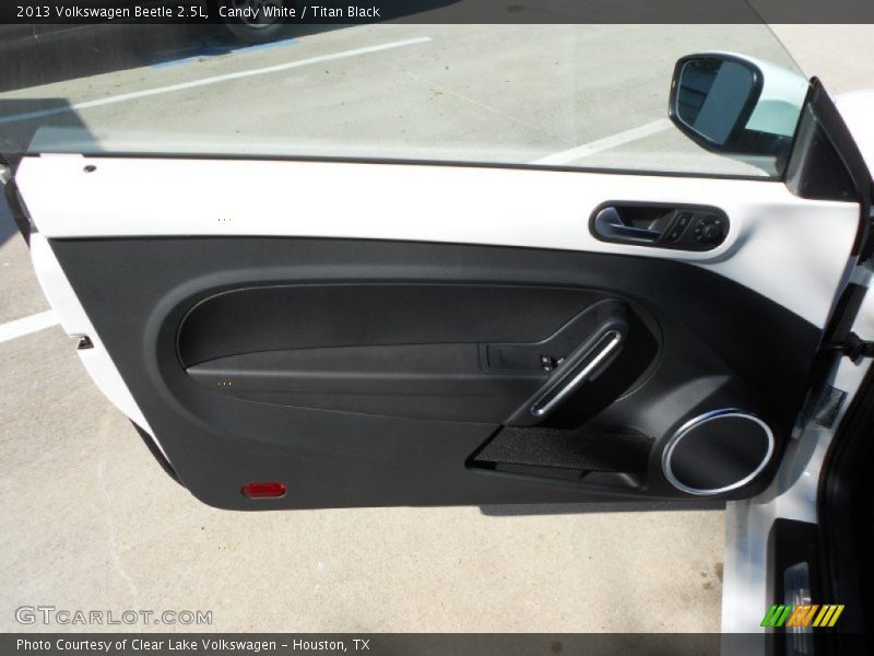 Candy White / Titan Black 2013 Volkswagen Beetle 2.5L