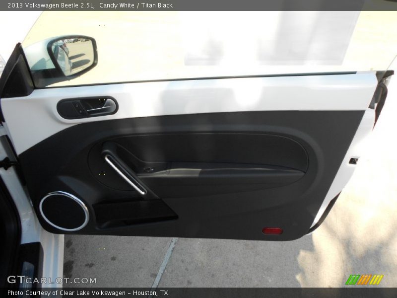 Candy White / Titan Black 2013 Volkswagen Beetle 2.5L