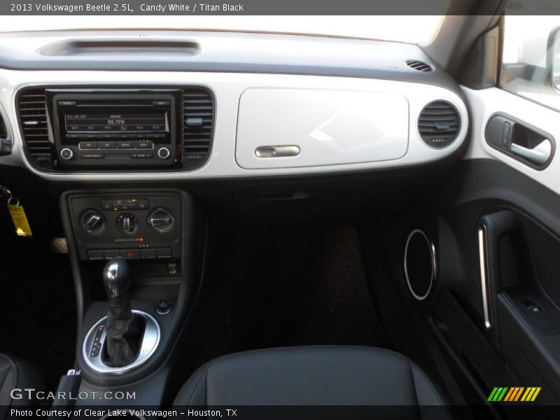 Candy White / Titan Black 2013 Volkswagen Beetle 2.5L