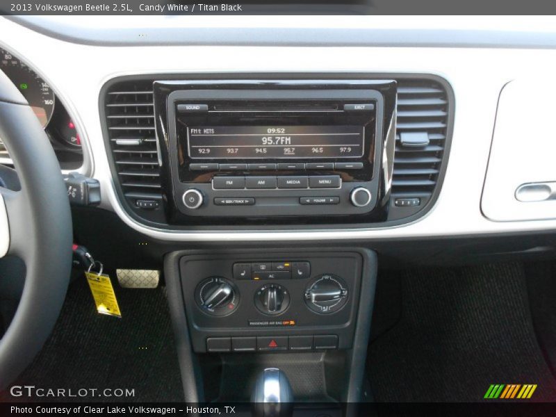 Candy White / Titan Black 2013 Volkswagen Beetle 2.5L