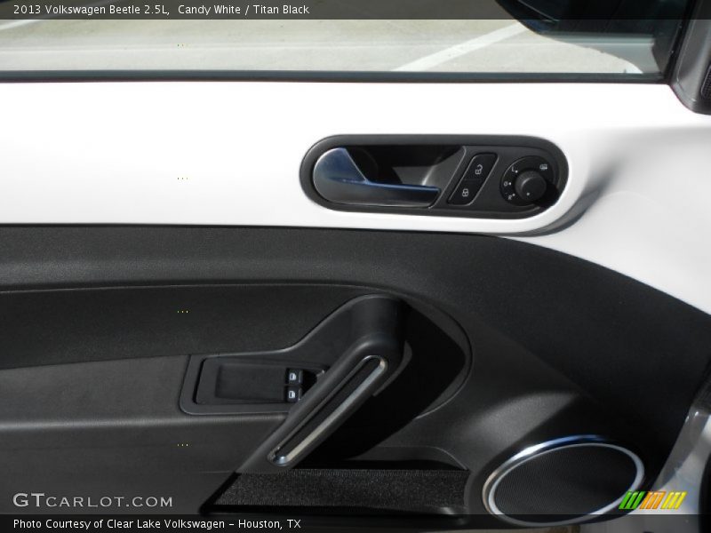Candy White / Titan Black 2013 Volkswagen Beetle 2.5L