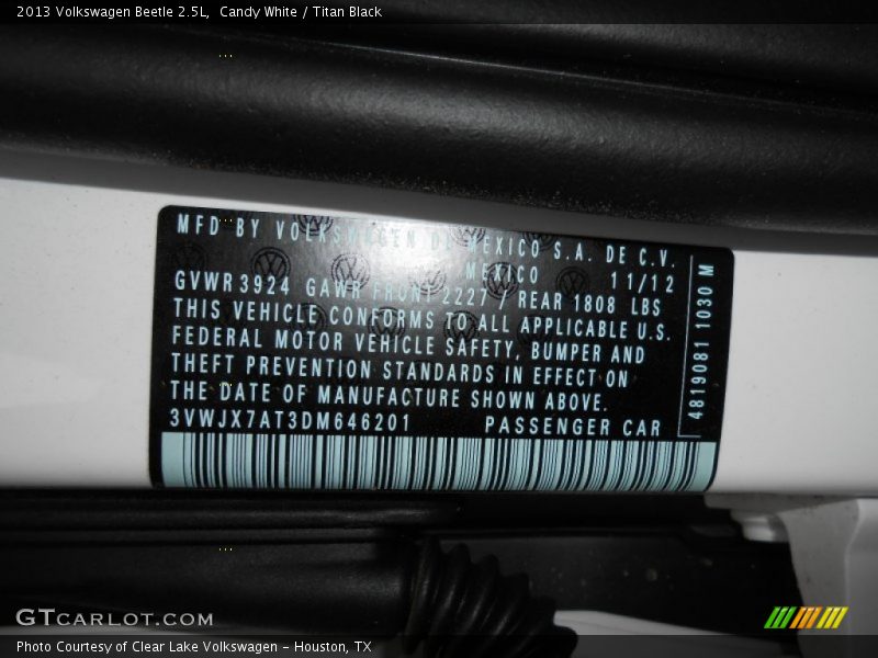 Candy White / Titan Black 2013 Volkswagen Beetle 2.5L