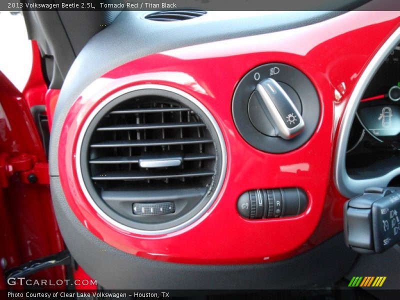 Tornado Red / Titan Black 2013 Volkswagen Beetle 2.5L