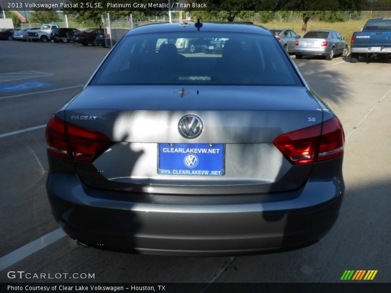 Platinum Gray Metallic / Titan Black 2013 Volkswagen Passat 2.5L SE