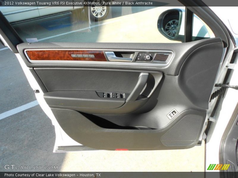 Door Panel of 2012 Touareg VR6 FSI Executive 4XMotion
